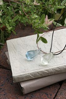 ペンダント(水色と透明)